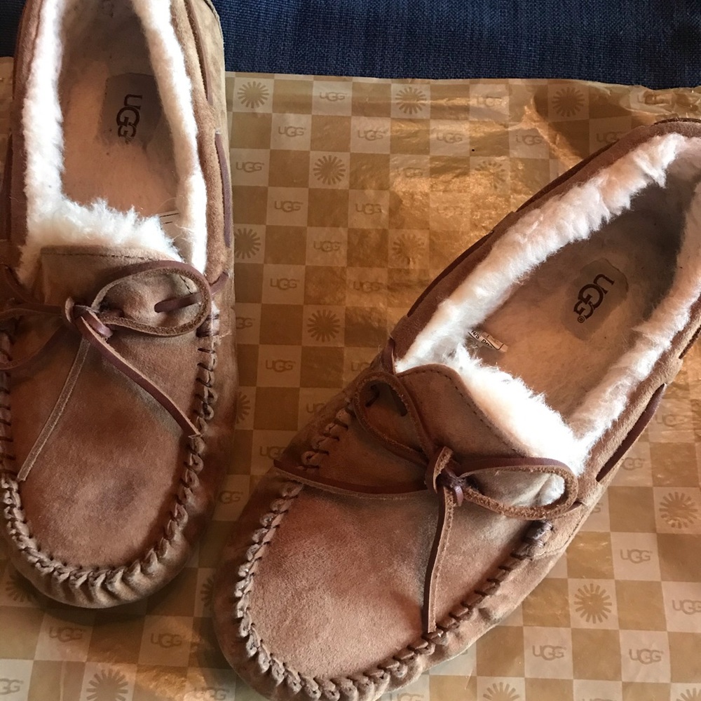 UGG Australia Women's Dakota Slippers Size 9